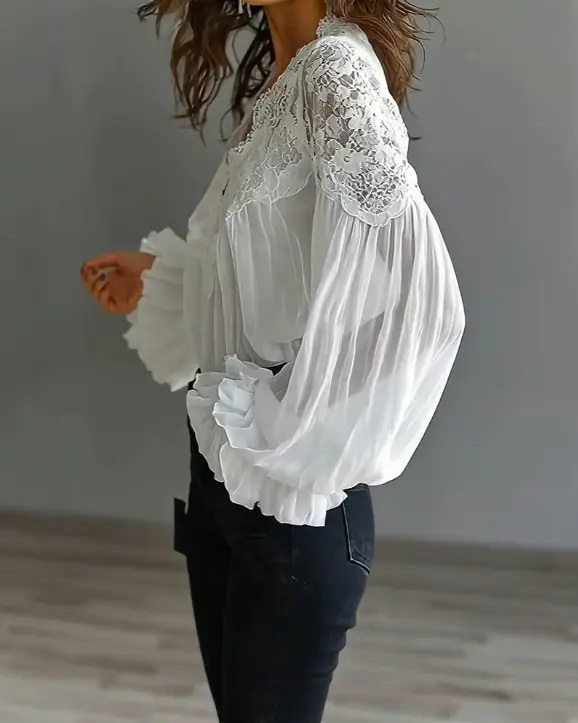 Briseis - Spitzenbluse mit langen Ärmeln