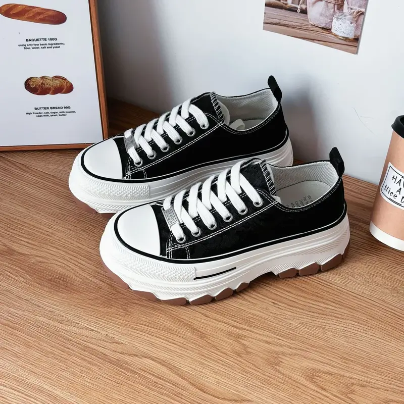 Canvas platform sneakers met vetersluiting