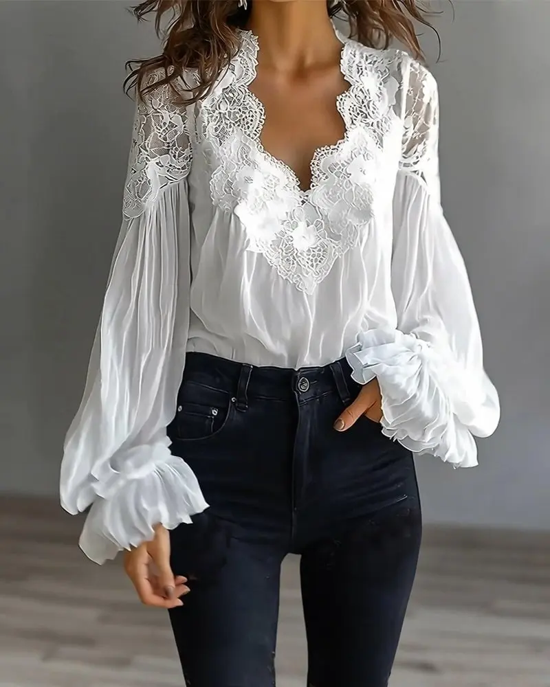 Carin | Elegante Damenbluse mit Spitzendetails