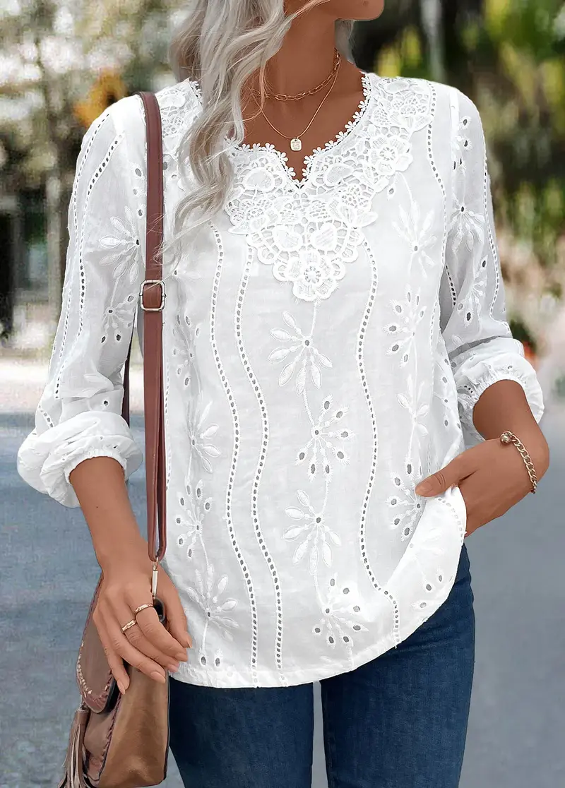 Elishara | Bestickte Bluse mit Spitzen-V-Ausschnitt
