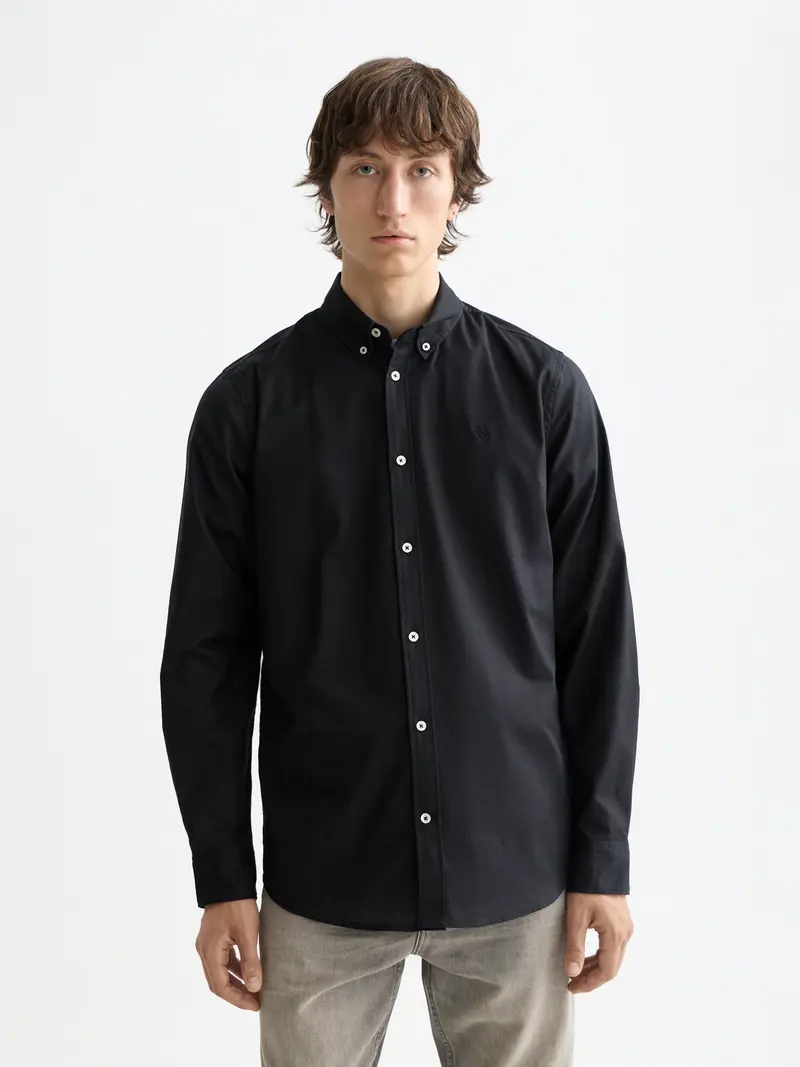 Essentials — Oxford Solid Shirt