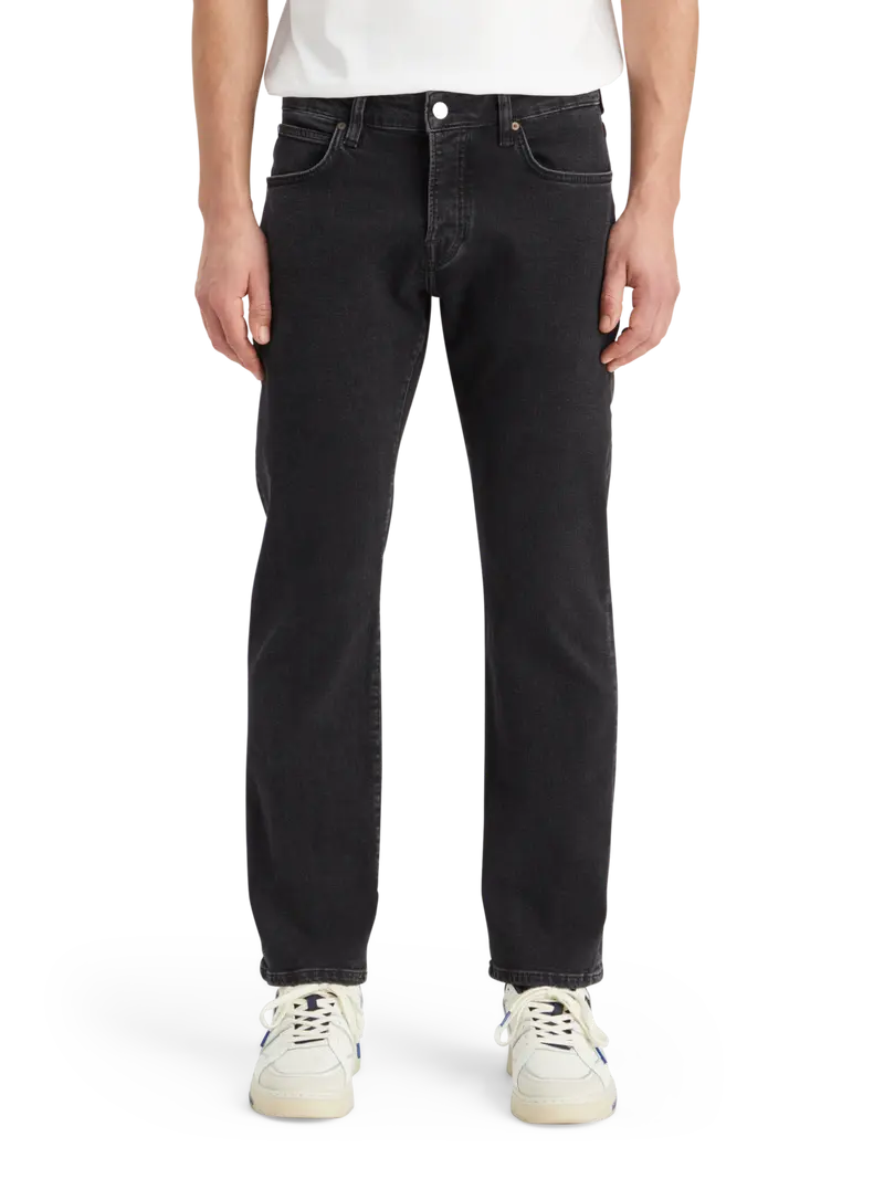 Essentials — The Zee Straight Jeans | City Black