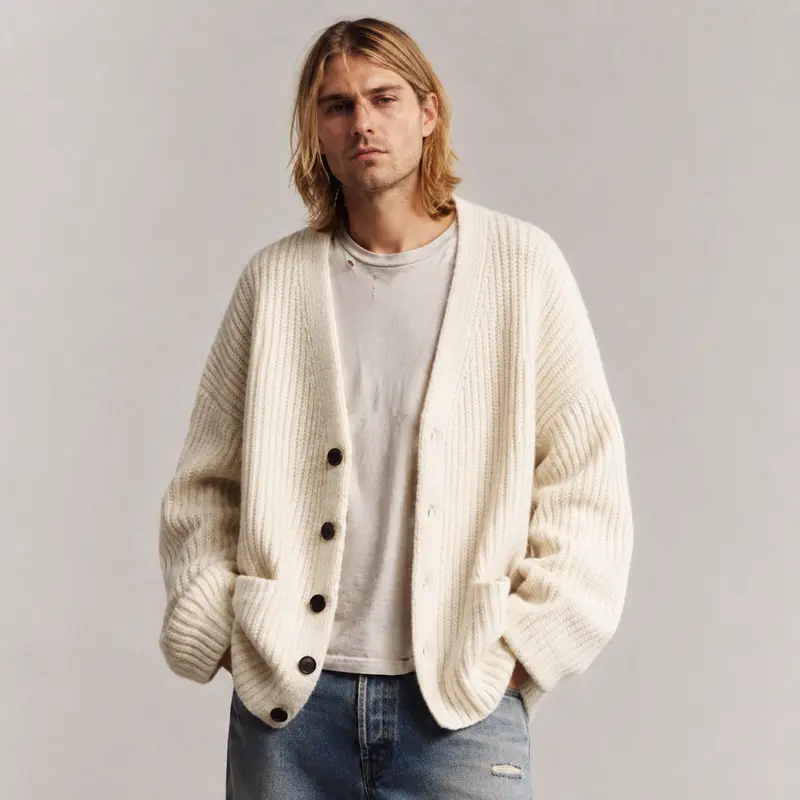 Galienne - Oversize-Strickjacke mit V-Ausschnitt in Soft-Touch-Qualität
