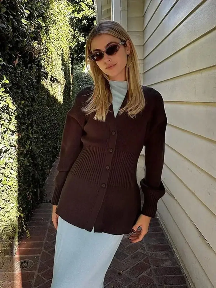 Henna Taillierter V-Ausschnitt Cardigan