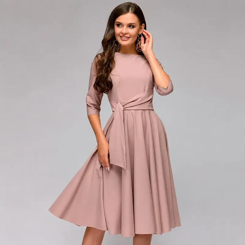 Ivaney - Ein elegantes Damenkleid