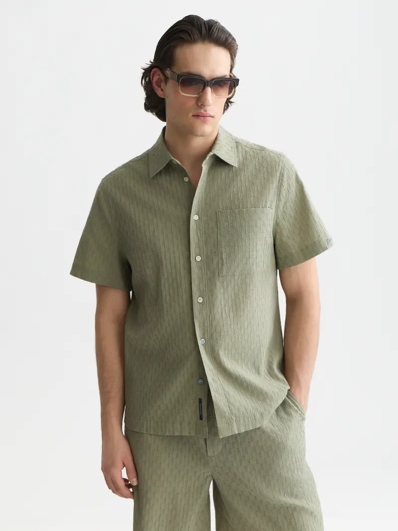 Jacquard Seer-Sucker Regular-Fit Short-Sleeved Shirt