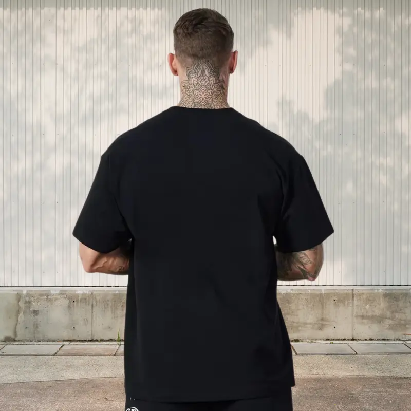 Jan | This Oversize Herren T-Shirt locker und lässig