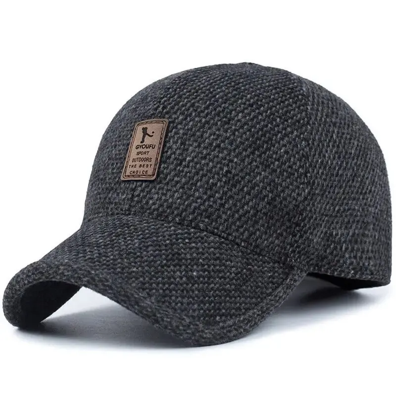 Klassische Wintermütze mit Ohrenschutz und Snapback-Design