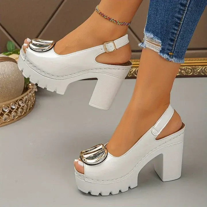 Megyn – Pumps Mit Vintage-Metallschnalle