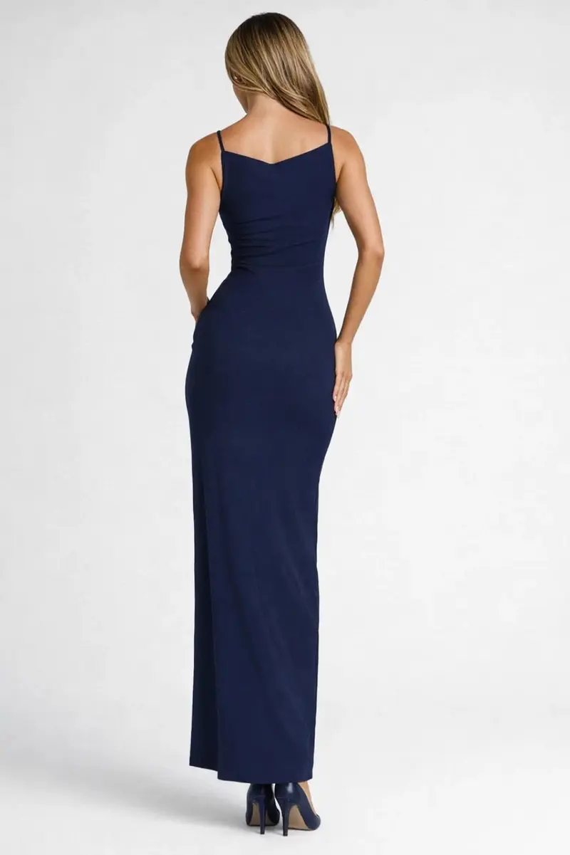 Noemi | Figurbetontes Maxikleid mit Schlitz
