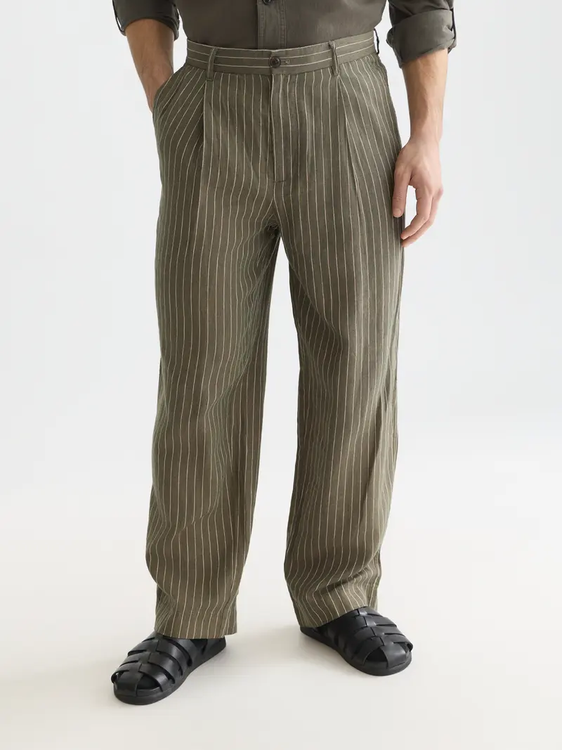 Pleated Pinstriped Cottonlinen Loose Straightfit Chino
