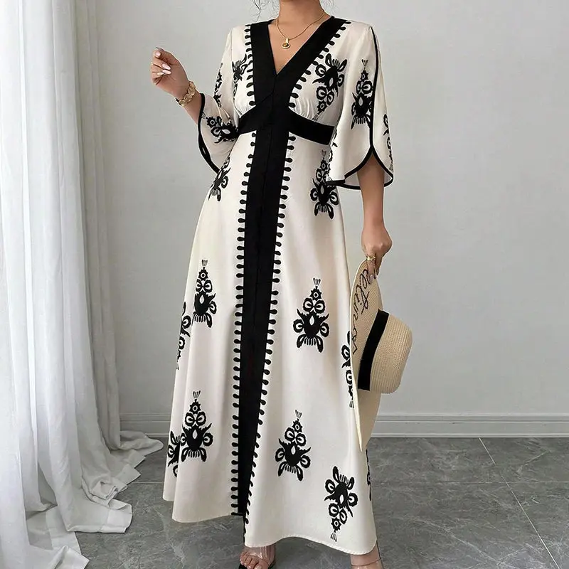 Qoucie | V-Ausschnitt-Maxikleid mit eleganter Sommernote