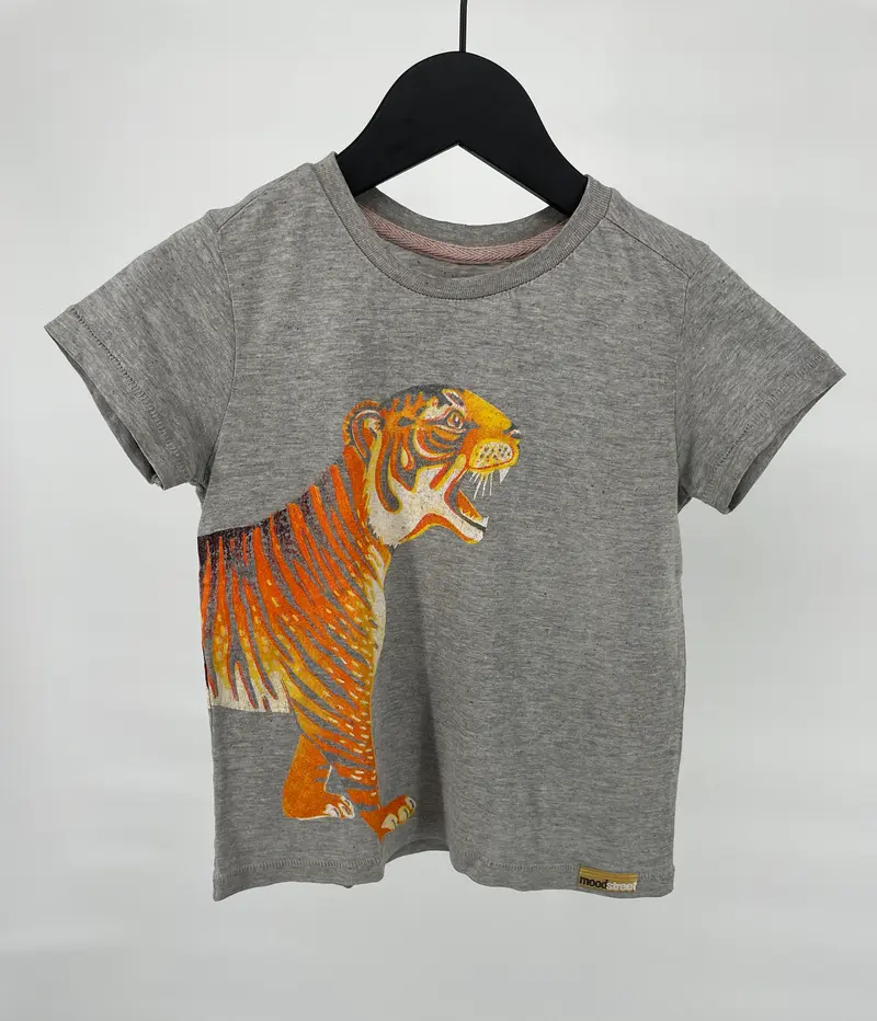 T-shirt Grijs met Tijger Maat 110