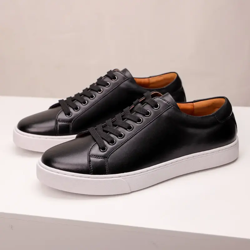 Turnschuhe aus echtem Leder